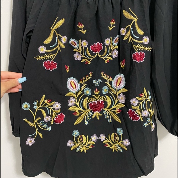 Embroidered Blouse - Picture 3 of 4